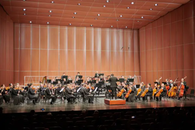 “心樂無疆”公益慈善音樂會在北京中央歌劇院成功