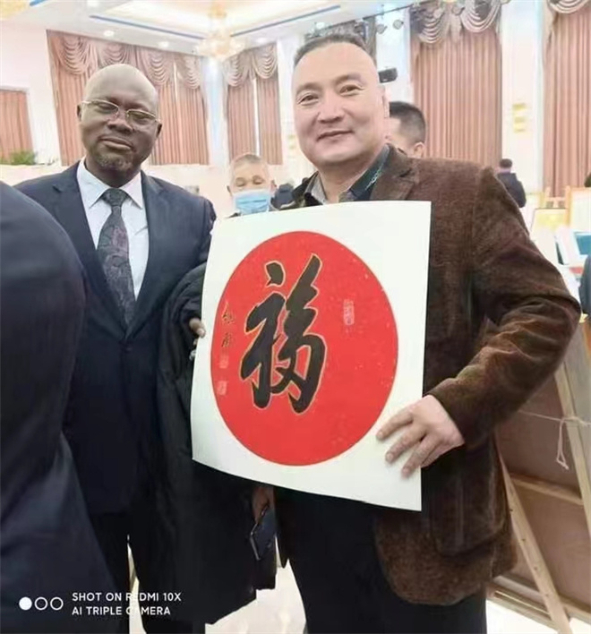 追尋毛體藝術(shù)：翰墨丹青，偉人風(fēng)范 ——記毛體藝術(shù)家賈紅甫