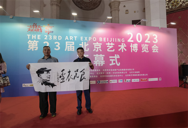 追尋毛體藝術(shù)：翰墨丹青，偉人風(fēng)范 ——記毛體藝術(shù)家賈紅甫