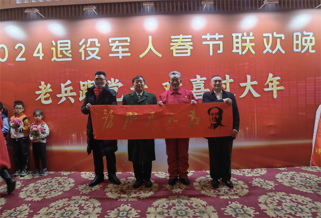 追尋毛體藝術(shù)：翰墨丹青，偉人風(fēng)范 ——記毛體藝術(shù)家賈紅甫