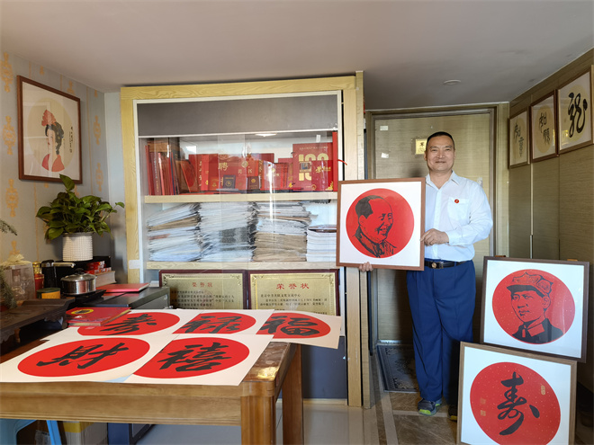 追尋毛體藝術(shù)：翰墨丹青，偉人風(fēng)范 ——記毛體藝術(shù)家賈紅甫